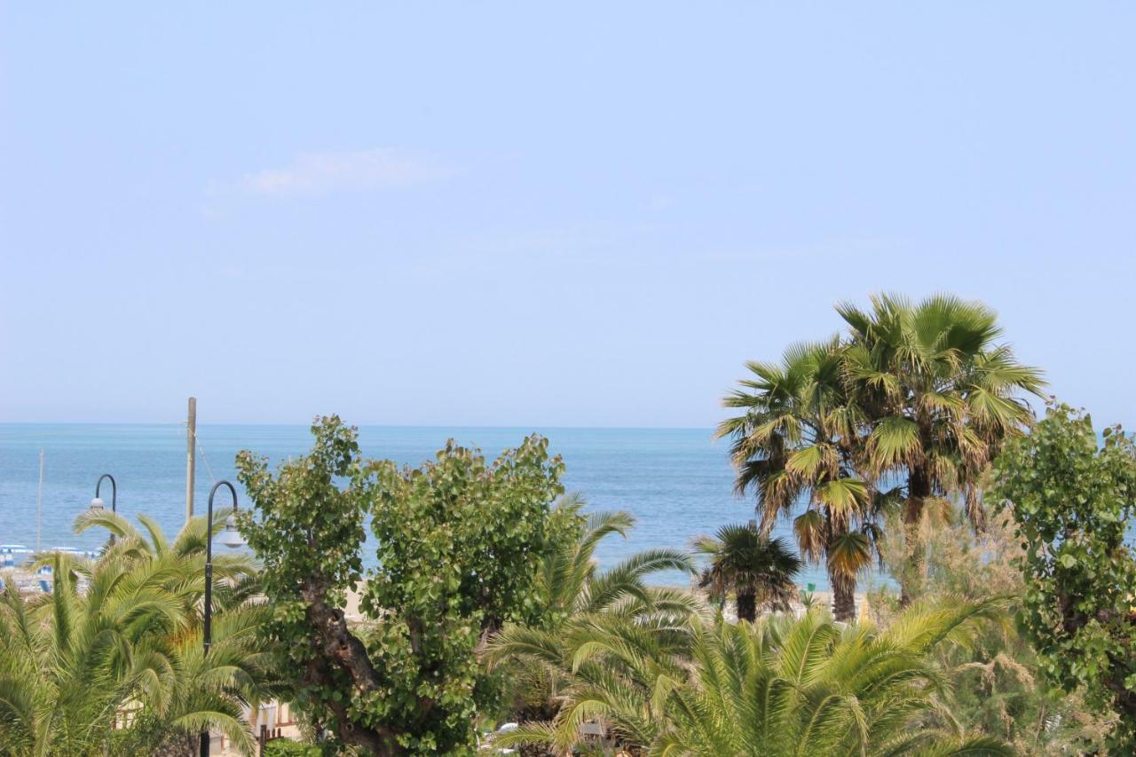 Sulmare Alba Adriatica Bed & Breakfast エクステリア 写真