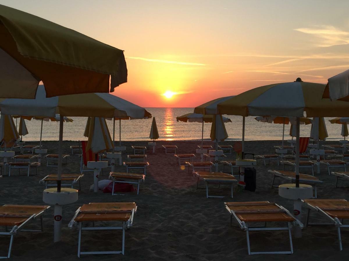 Sulmare Alba Adriatica Bed & Breakfast エクステリア 写真