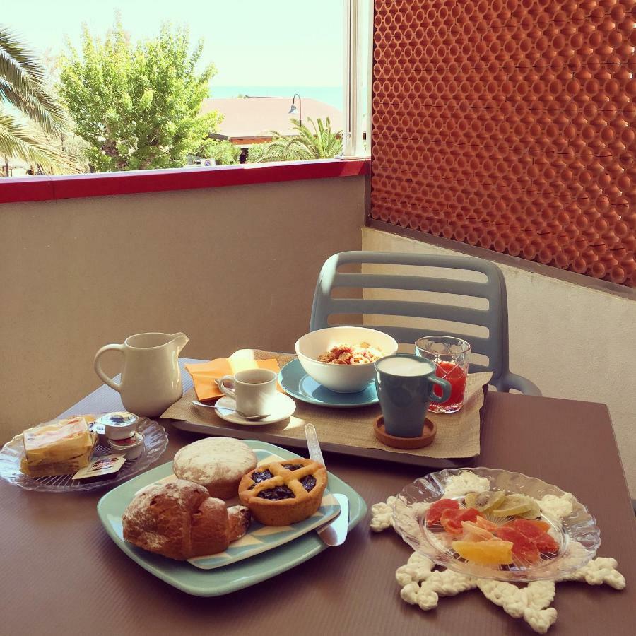 Sulmare Alba Adriatica Bed & Breakfast エクステリア 写真